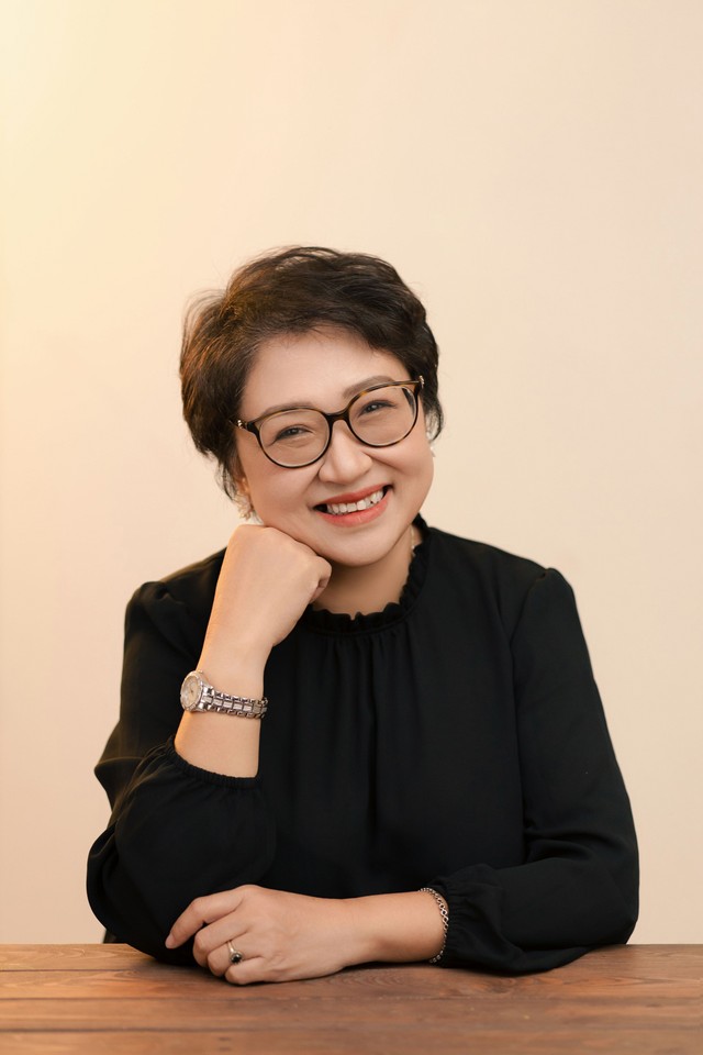 Bà Trịnh Như Quỳnh, Giám đốc Đối ngoại, Marketing và Thương hiệu của Ngân hàng Standard Chartered Việt Nam/ Bà Trịnh Như Quỳnh, Giám đốc Đối ngoại, Marketing và Thương hiệu của Ngân hàng Standard Chartered Việt Nam/