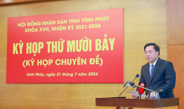 Chủ tịch UBND tỉnh Vĩnh Phúc Trần Duy Đông phát biểu tại kỳ họp. (Ảnh: Trà Hương/ Báo Vĩnh Phúc).