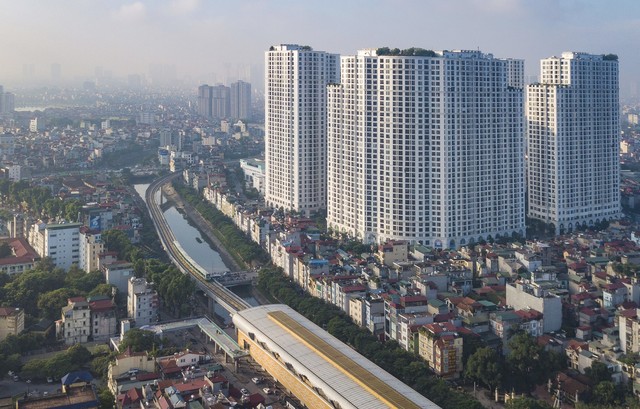 Tốc độ đô thị hóa nhanh khiến nhu cầu nhà ở tại Hà Nội luôn ở mức cao. Ảnh: Dũng Munh.