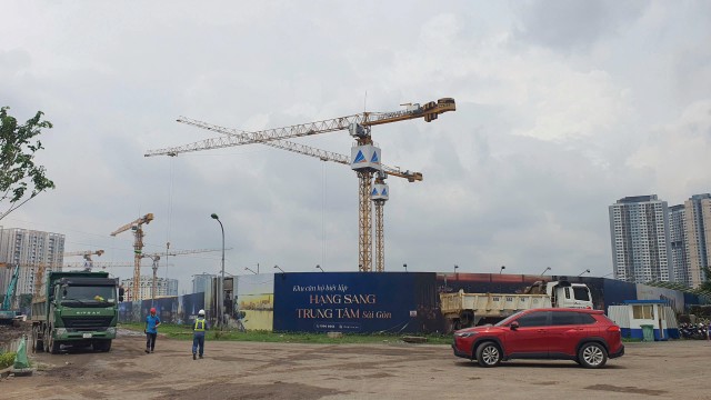 Nguồn cung nhà ở mới vẫn chủ yếu là phân khúc cao cấp. Ảnh: Lê Toàn.