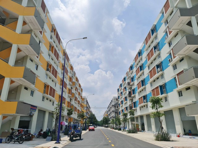 Nguồn cung nhà ở xã hội cho công nhân vô cùng ít ỏi. Ảnh: Lê Toàn.