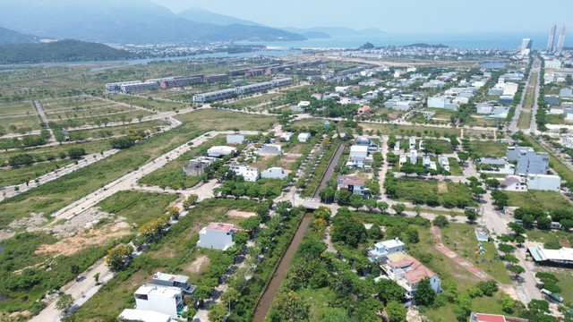 Khu vực Tây Bắc Đà Nẵng - một trong những “điểm nóng” mới của thị trường bất động sản miền Trung. Ảnh: Ngọc Tân. Khu vực Tây Bắc Đà Nẵng - một trong những “điểm nóng” mới của thị trường bất động sản miền Trung. Ảnh: Ngọc Tân.