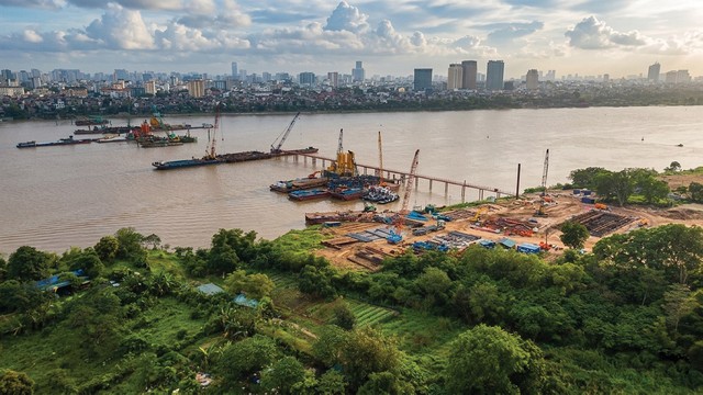 Các dự án hạ tầng quy mô lớn sẽ tái định hình luồng vận chuyển hàng hóa và hỗ trợ hình thành các hành lang phát triển mới. Ảnh: Dũng Minh. Các dự án hạ tầng quy mô lớn sẽ tái định hình luồng vận chuyển hàng hóa và hỗ trợ hình thành các hành lang phát triển mới. Ảnh: Dũng Minh.