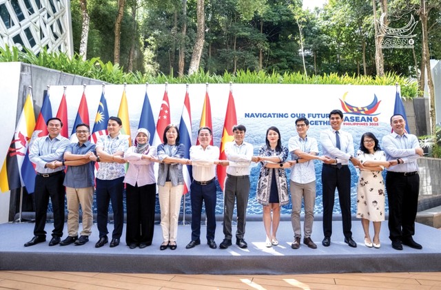 Việt Nam ngày càng tham gia sâu vào cấu trúc hợp tác khu vực trong lĩnh vực ngân hàng. Trong ảnh: Phó thống đốc Ngân hàng Nhà nước Nguyễn Ngọc Cảnh (thứ 6 từ trái sang) tại Hội nghị SLC lần thứ 31 tại Philippines vào tháng 3/2026 với vai trò đồng chủ trì.