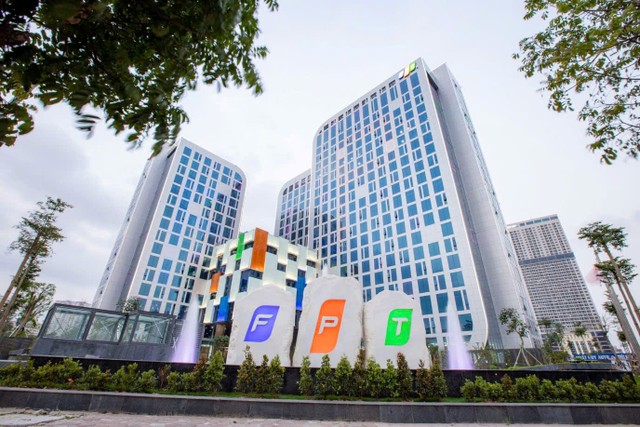 FPT tập trung nguồn lực tài chính đầu tư mạnh mẽ cho hạ tầng Trung tâm dữ liệu (Data Center) và công nghệ AI, sẵn sàng cho chu kỳ tăng trưởng dài hạn.