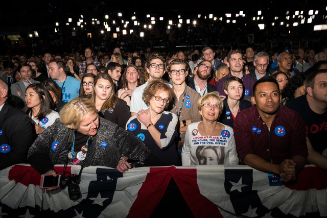 Cận cảnh 2 sắc thái tại bữa tiệc hậu bầu cử tổng thống Mỹ ảnh 6