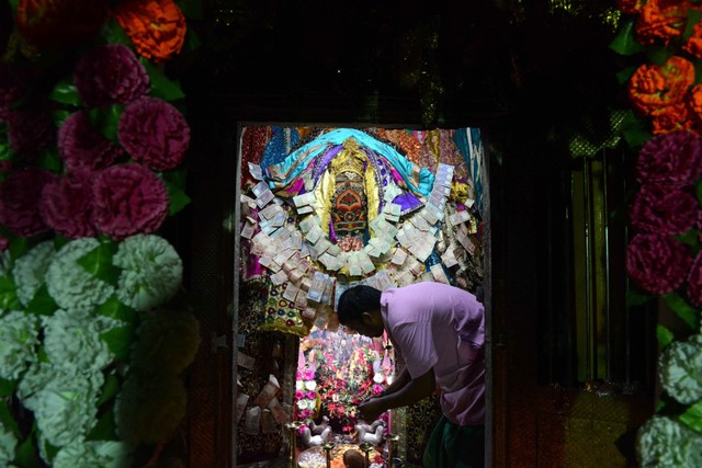 Quyết định đổi tiền khiến Ấn Độ rơi vào "cơn bão" náo loạn ảnh 7