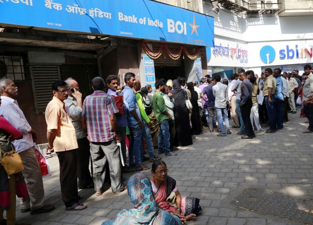 Quyết định đổi tiền khiến Ấn Độ rơi vào "cơn bão" náo loạn ảnh 1