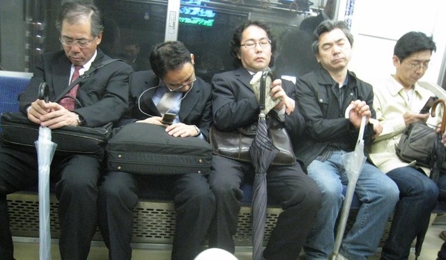 Nhân viên tự tử, doanh nghiệp Nhật Bản đối mặt sự kiểm soát khắt khe ảnh 2