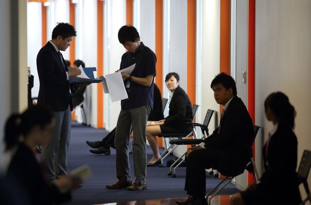 Sinh viên Nhật Bản buộc phải sống chung với nợ nần ảnh 3