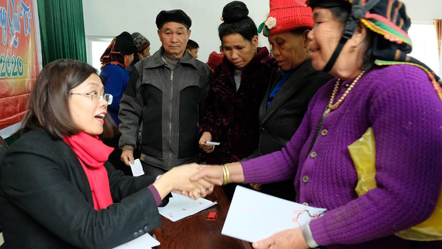 500 phần quà cùng hộ nghèo Điện Biên đón Tết ảnh 2