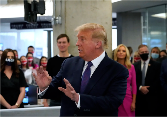 Ông Trump có buổi gặp gỡ đội ngũ tham gia chiến dịch tranh cử của mình