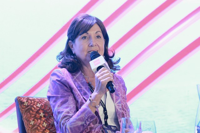 Bà Claudia Anselmi, Tổng giám đốc Công ty May và Nhuộm Hưng Yên, đồng thời là Phó Chủ tịch EuroCham