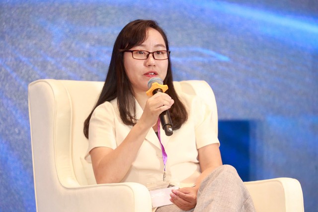 Bà Đỗ Minh Trang, Giám đốc Phòng Phân tích và Chiến lược thị trường, Công ty Chứng khoán ACB (ACBS) chia sẻ tại Diễn đàn. Ảnh: Chí Cường