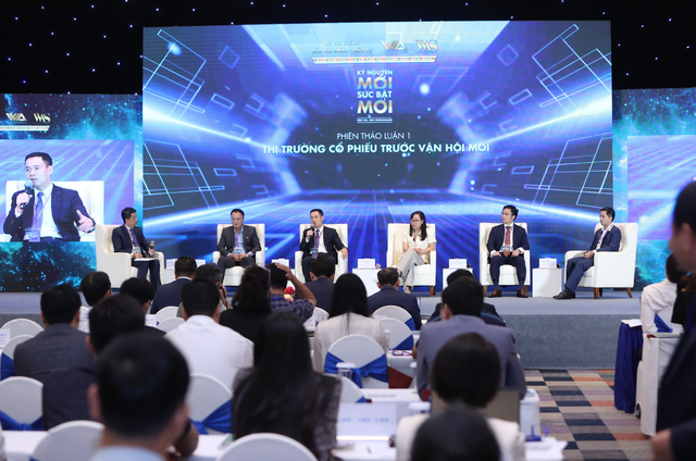 TS. Lê Đức Khánh, Giám đốc Phân tích Công ty Chứng khoán VPS chia sẻ tại phiên thảo luận. Ảnh: Đức Thanh