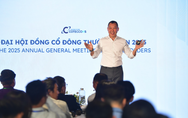 Ông Bolat Duisenov, Chủ tịch HĐQT Coteccons phát biểu tại Đại hội