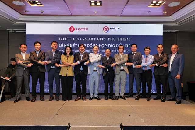 Ban lãnh đạo Lotte và Phát Đạt tại Lễ ký kết hợp tác