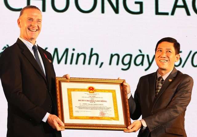 Dragon Capital kỷ niệm 20 năm thành lập và trao tặng 5 tỷ đồng cho các quỹ từ thiện  ảnh 2