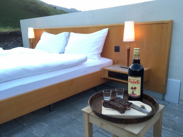 Nếu thời tiết xấu, dĩ nhiên, khách có thể huỷ đặt phòng ở phút cuối cùng.