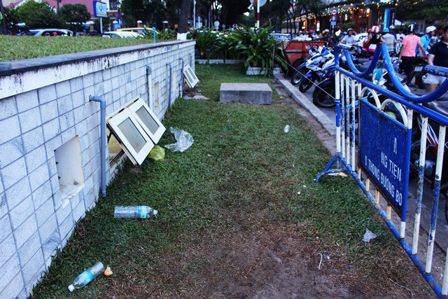 Bãi biển Nha Trang bị rác “tấn công” trong dịp lễ 30/4 ảnh 9