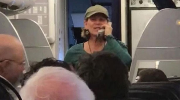 Những vụ bê bối gây chấn động của ngành hàng không Mỹ đầu năm 2017 ảnh 7