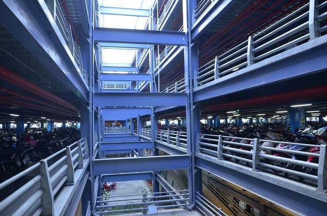 Vã mồ hôi tìm phương tiện trong “ma trận” bãi xe sân bay Tân Sơn Nhất ảnh 4