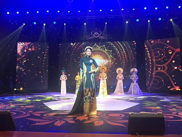 Lộ diện Hoa khôi Hương sắc LienVietPostBank 2017 ảnh 9