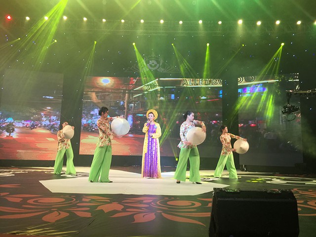 Lộ diện Hoa khôi Hương sắc LienVietPostBank 2017 ảnh 4