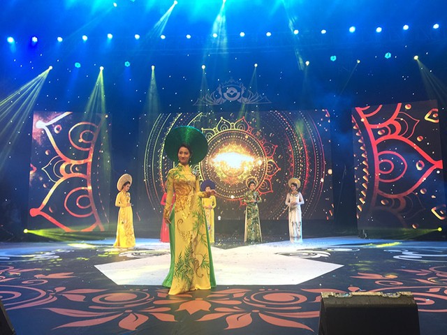 Lộ diện Hoa khôi Hương sắc LienVietPostBank 2017 ảnh 8