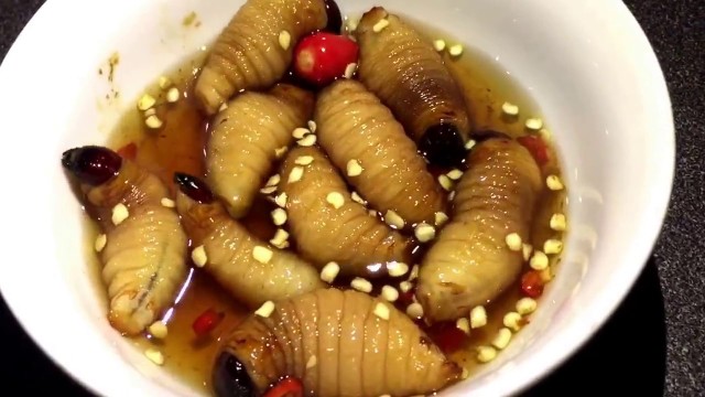 Rùng mình 5 món ăn sống ở Việt Nam khiến khách Tây “khiếp sợ” ảnh 4