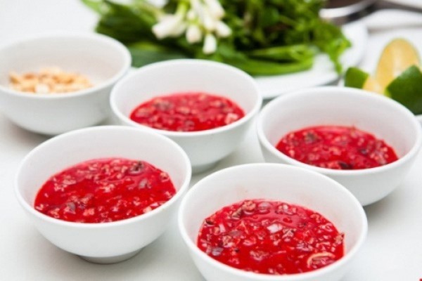 Rùng mình 5 món ăn sống ở Việt Nam khiến khách Tây “khiếp sợ” ảnh 3