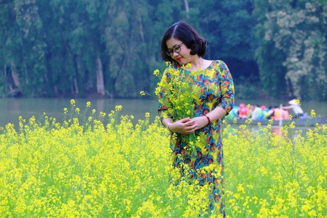 Vườn hoa cải rực vàng đẹp mê hồn khiến du khách nao lòng ở Thung Nham ảnh 7