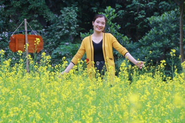 Vườn hoa cải rực vàng đẹp mê hồn khiến du khách nao lòng ở Thung Nham ảnh 9