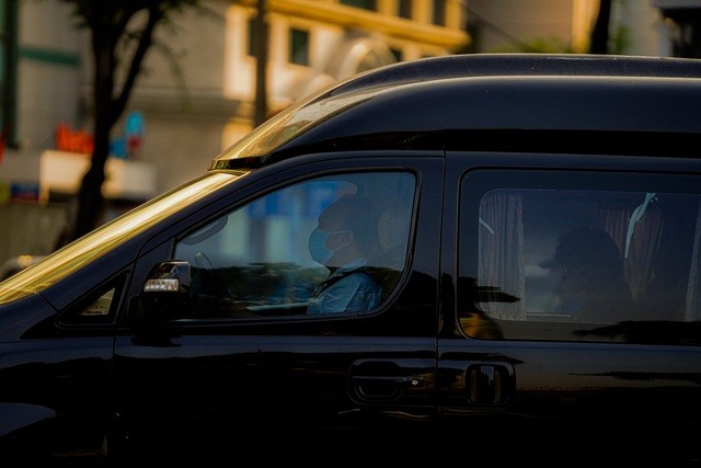 Lý do khách Tây hờ hững với khẩu trang và nước rửa tay ảnh 12