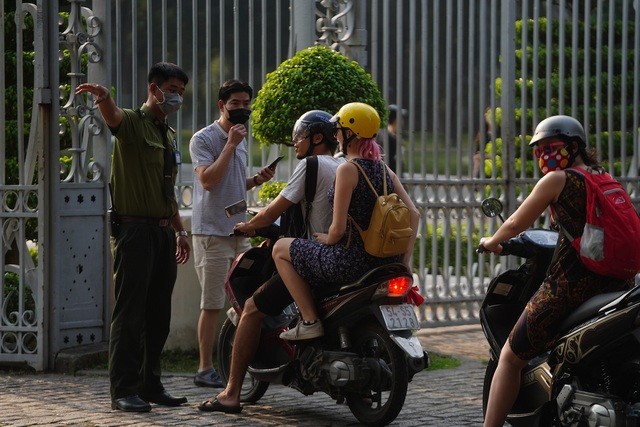 Lý do khách Tây hờ hững với khẩu trang và nước rửa tay ảnh 6