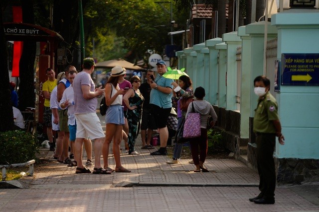 Lý do khách Tây hờ hững với khẩu trang và nước rửa tay ảnh 8