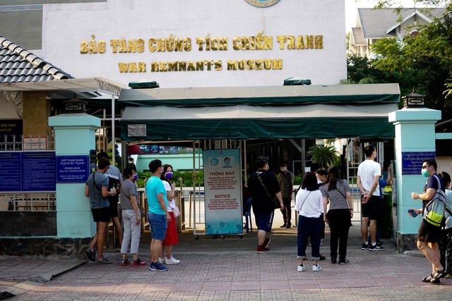 Lý do khách Tây hờ hững với khẩu trang và nước rửa tay ảnh 9