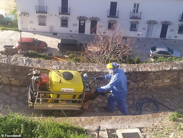 Thị trấn như “pháo đài” thời Trung Cổ, “bất khả xâm phạm” với Covid-19 ảnh 3