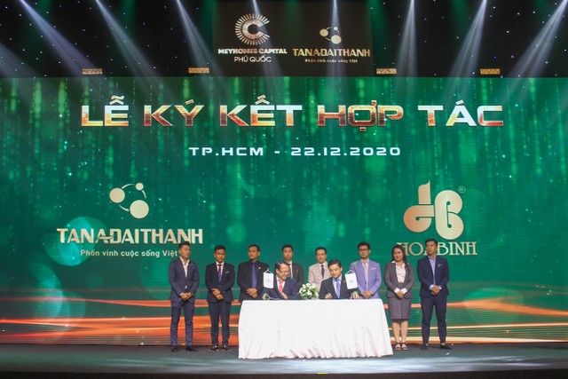 Cũng tại sự kiện, Tập đoàn Tân Á Đại Thành và Tập đoàn Hòa Bình đã ký hợp tác xây dựng các công trình thấp tầng tại dự án. Cũng tại sự kiện, Tập đoàn Tân Á Đại Thành và Tập đoàn Hòa Bình đã ký hợp tác xây dựng các công trình thấp tầng tại dự án.