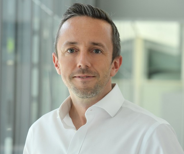 Ông Gary Harron, Giám đốc Khối Dịch vụ Chứng khoán, HSBC Việt Nam Ông Gary Harron, Giám đốc Khối Dịch vụ Chứng khoán, HSBC Việt Nam