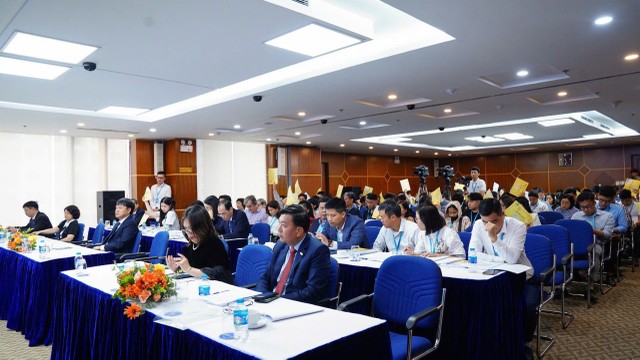 Đại hội thông qua các tờ trình biểu quyết