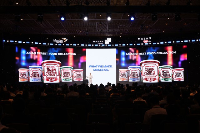 Bà Nguyễn Trương Kim Phượng giới thiệu dòng sản phẩm Omachi Quán xá châu Á Bà Nguyễn Trương Kim Phượng giới thiệu dòng sản phẩm Omachi Quán xá châu Á