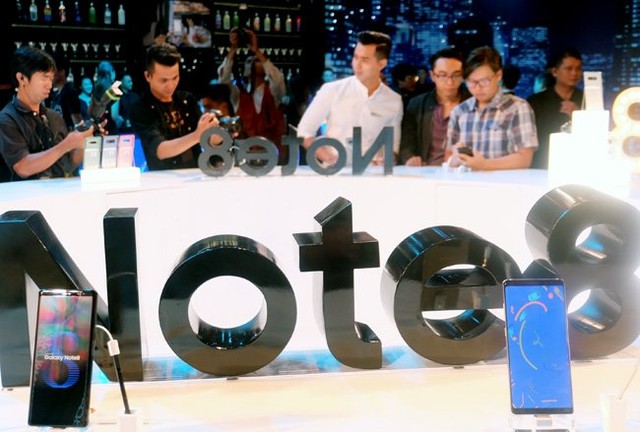 10 tháng, 10 mặt hàng chủ lực xuất khẩu 126 tỷ USD, điện thoại chiếm gần 30% ảnh 1