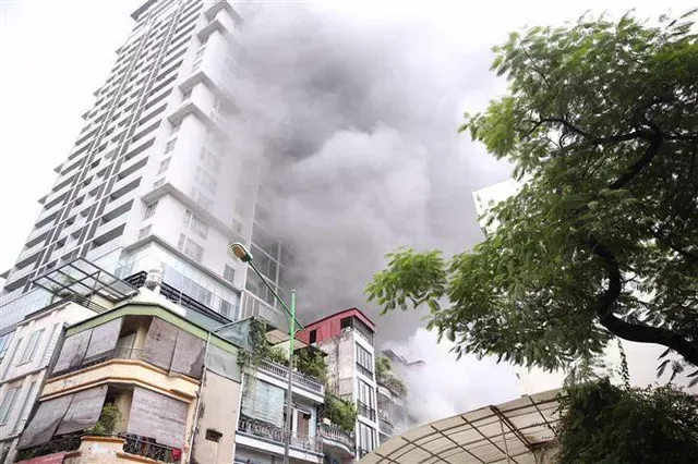 Hà Nội: Lại xảy ra cháy lớn ở Núi Trúc ảnh 4