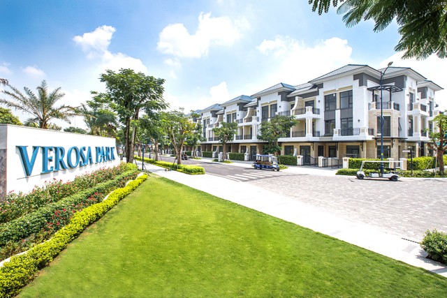 Dự án Verosa Park đã hoàn thiện và đang bàn giao. Hiện đang mở bán những căn tuyệt đẹp cuối cùng với chính sách hấp dẫn: tặng xe xịn lên đến 1.5 tỷ đồng; thanh toán 30% đến khi nhận nhà; Vay ưu đãi lãi suất 0% trong 24 tháng. www.verosapark.com.vn | 0823 968 368