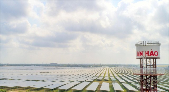 Thủy đài Sao Mai sừng sững biểu tượng của sự can trường vươn lên mạnh mẽ bất chấp những khó khăn.