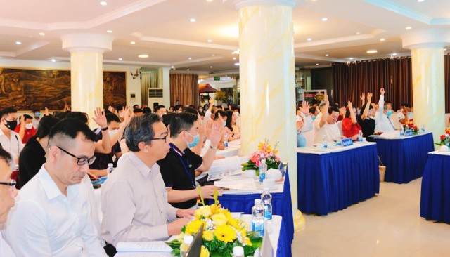 Đại hội biểu quyết thông qua kế hoạch sản xuất kinh doanh năm2022. Đại hội biểu quyết thông qua kế hoạch sản xuất kinh doanh năm2022.