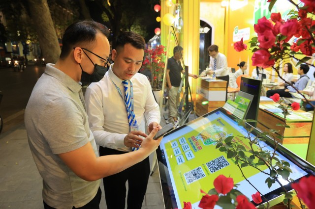 Nhiều tour giá ưu đãi, giảm sâu được tung ra tại hội chợ du lịch.