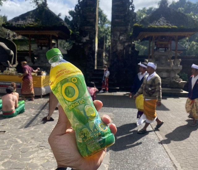 Trà Xanh Không Độ còn trở thành món quà ý nghĩa để trao tặng người thân, bạn bè giúp xua tan căng thẳng mệt mỏi trong những ngày cuối năm.