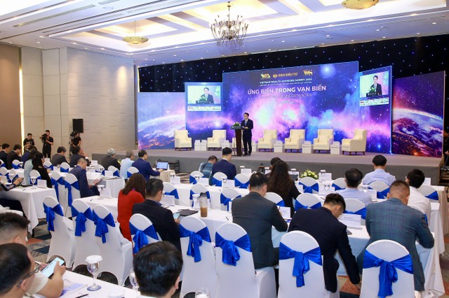 Với chủ đề “Ứng biến trong vạn biến”, Diễn đàn thu hút 300 khách tham dự trực tiếp. Ảnh Chí Cường.